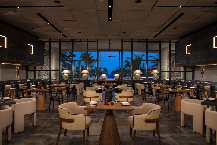 Suki Pan-Asian restaurant at Secrets Moxché Playa del Carmen featuring a modern dining room with sushi bar and Asian-inspired décor.